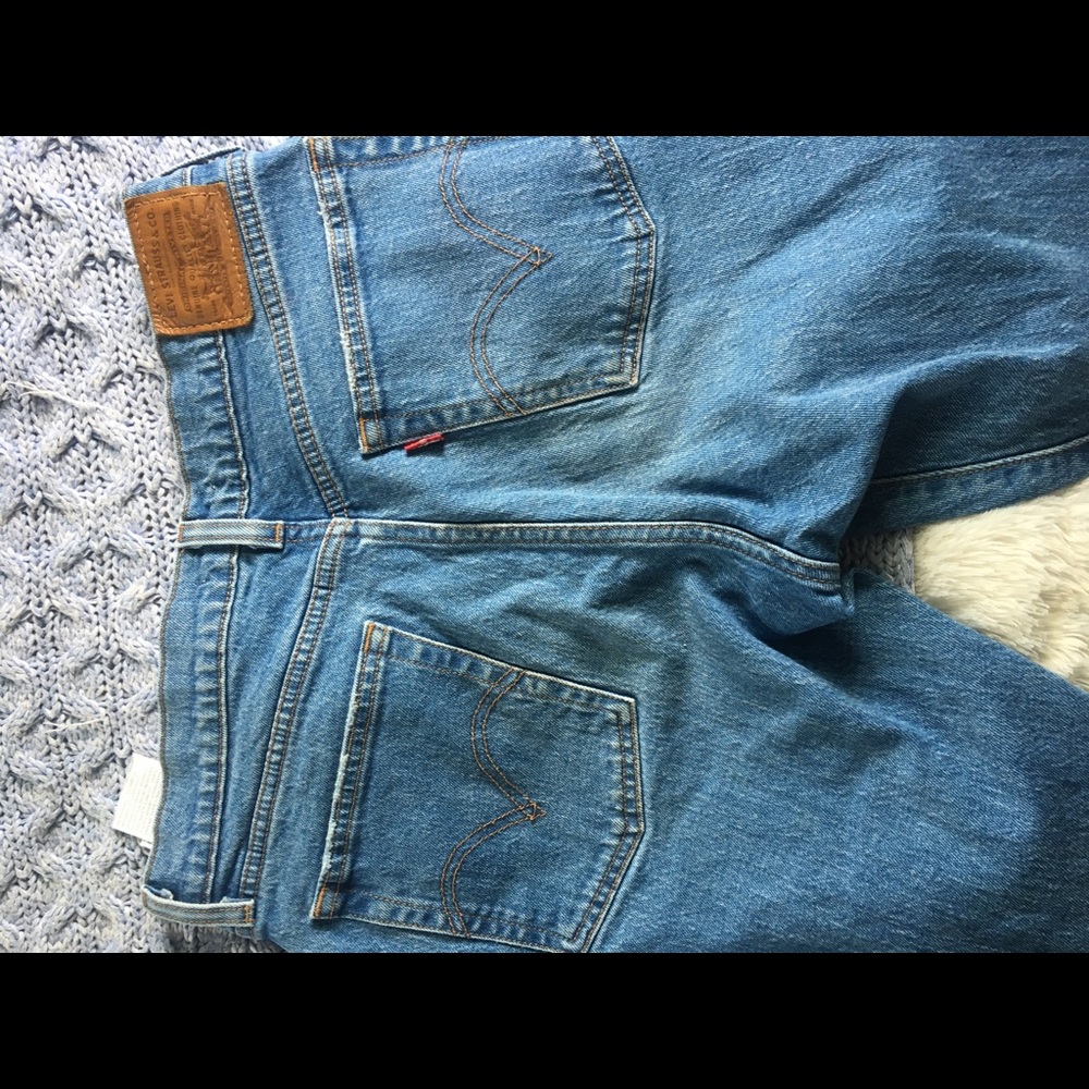 Size 28 Levi’s Mom Jeans